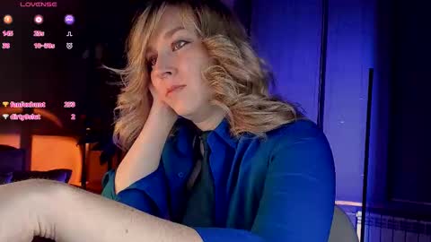 Snapshot of 5_in_one chatting on 10/31/25, 04:02 Sunshine online show from 10/31/25, 04:02