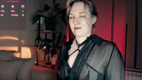 Snapshot of 5_in_one chatting on 11/10/25, 03:27 Sunshine online show from 11/10/25, 03:27