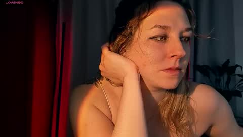 Snapshot of 5_in_one chatting on 11/30/25, 02:59 Sunshine online show from 11/30/25, 02:59