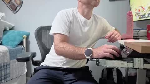 Hi Five The Short Guy online show from 06/18/26, 03:27