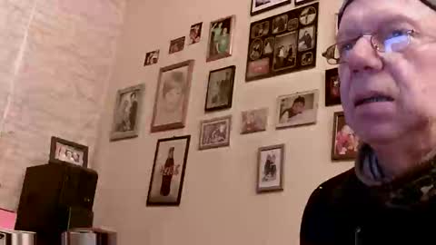 Snapshot of 64shorty chatting on 09/21/25, 06:59 64shorty online show from 09/21/25, 06:59