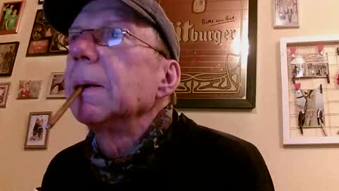 Snapshot of 64shorty chatting on 10/10/25, 05:23 64shorty online show from 10/10/25, 05:23