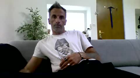 Num online show from 10/25/25, 11:29