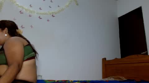 Snapshot of 69smallstar chatting on 10/26/25, 04:02 star online show from 10/26/25, 04:02