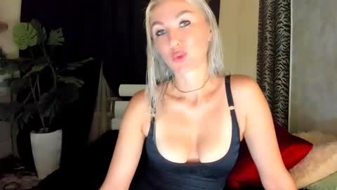 Snapshot of 6noangel66 chatting on 10/11/25, 01:16 SABOTAGE online show from 10/11/25, 01:16