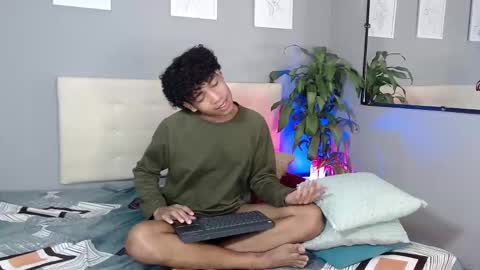 Snapshot of 777_jmz chatting on 02/18/25, 10:58 777_jmz online show from 02/18/25, 10:58