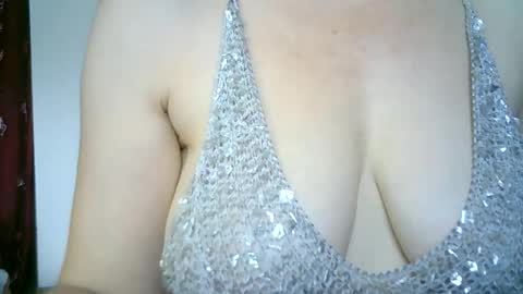 Snapshot of 77lilu chatting on 07/12/26, 10:28 Lilu online show from 07/12/26, 10:28