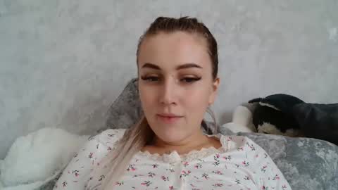 7melania online show from 10/01/25, 10:43