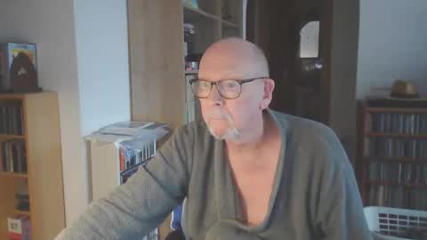  Papi  online show from 10/31/25, 04:41