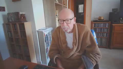  Papi  online show from 11/18/25, 09:25