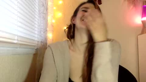 HypnoticElara online show from 04/28/26, 07:52