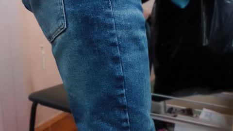 Snapshot of 7znkbob chatting on 12/13/24, 03:43 bob big head online show from 12/13/24, 03:43