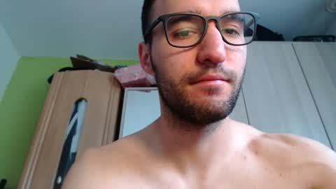 Snapshot of 8000zuerich chatting on 05/06/26, 08:30 Nicolas online show from 05/06/26, 08:30