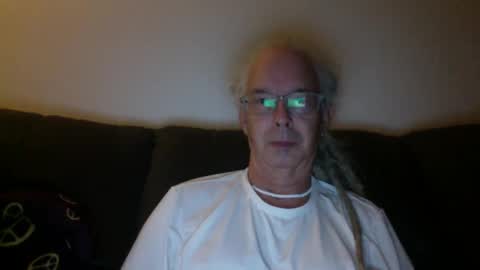 Snapshot of 808dred chatting on 01/21/25, 08:52 808dred online show from 01/21/25, 08:52