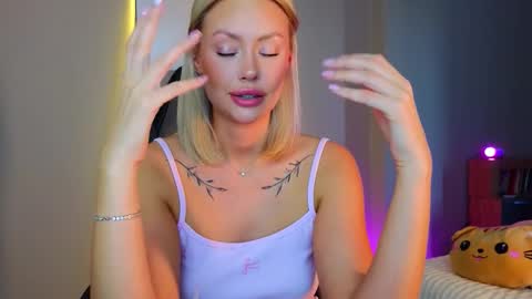 Snapshot of 88_nura chatting on 10/25/25, 02:30 Nura online show from 10/25/25, 02:30