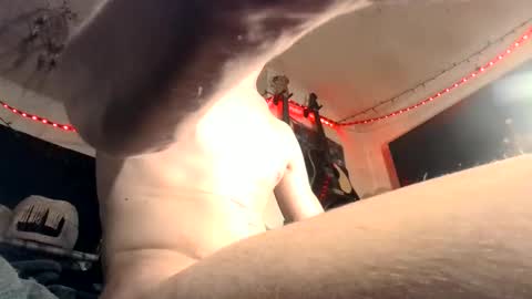 Snapshot of 8inches4you2 chatting on 11/16/25, 04:40 8inches4you2 online show from 11/16/25, 04:40