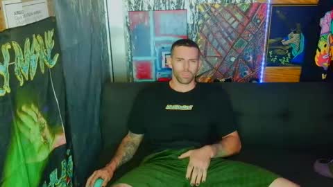 Snapshot of 8inspyder chatting on 10/01/25, 08:42 EvelDicknievel1 online show from 10/01/25, 08:42
