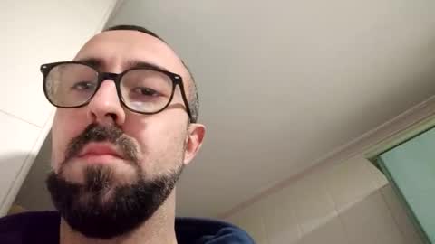 Snapshot of 90gonzalo chatting on 12/22/25, 05:43 90gonzalo online show from 12/22/25, 05:43