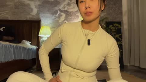 lily online show from 04/18/26, 02:10