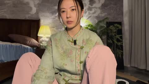 lily online show from 04/19/26, 01:21