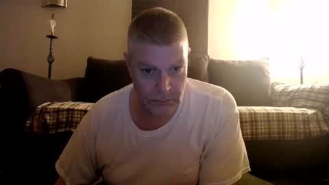 Snapshot of 989guy chatting on 06/12/26, 01:59 989guy online show from 06/12/26, 01:59