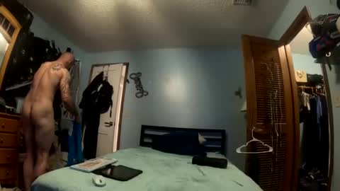 Snapshot of 9_25 chatting on 12/08/24, 11:29 8over6 online show from 12/08/24, 11:29