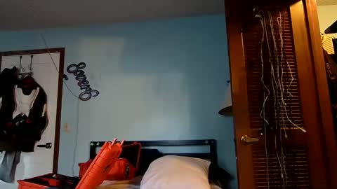 Snapshot of 9_25 chatting on 02/15/25, 09:37 8over6 online show from 02/15/25, 09:37