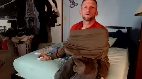 Snapshot of 9_25 chatting on 02/18/25, 01:43 8over6 online show from 02/18/25, 01:43