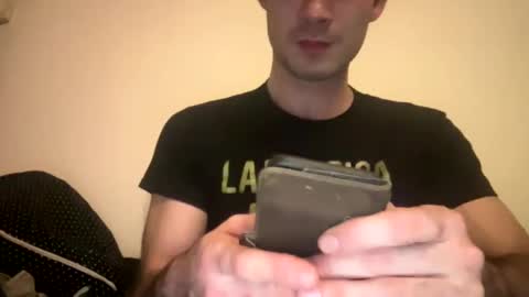 Snapshot of 9thislandd chatting on 01/08/25, 04:44 9thislandd online show from 01/08/25, 04:44