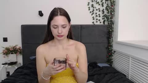 EMILY AND  MARCUS online show from 09/11/25, 06:19