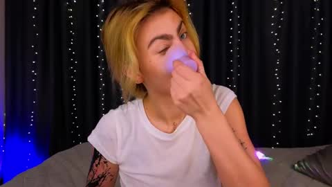 Willow online show from 04/03/26, 09:13