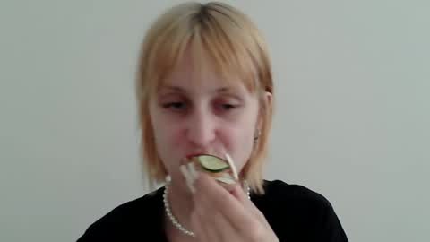 Snapshot of _abbby chatting on 09/11/25, 08:25 Abby online show from 09/11/25, 08:25