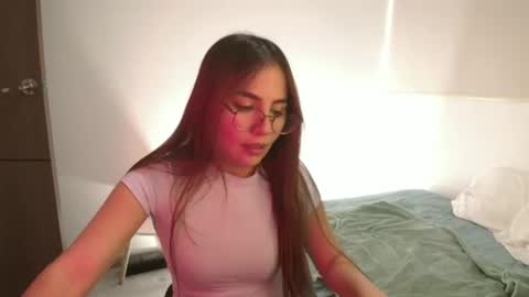 Snapshot of _abbyyyy_ chatting on 10/17/25, 06:10 abby 3 online show from 10/17/25, 06:10
