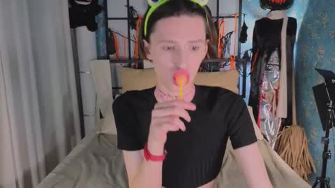 adrian online show from 11/02/25, 05:21