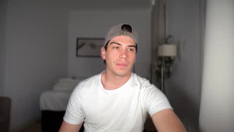 Snapshot of _aesthetic chatting on 10/30/25, 12:17 _aesthetic online show from 10/30/25, 12:17