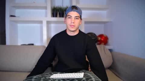 Snapshot of _aesthetic chatting on 11/12/25, 07:24 _aesthetic online show from 11/12/25, 07:24