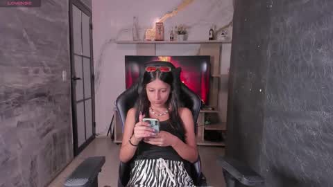 Snapshot of _agathaargent chatting on 11/19/25, 08:20 Agatha online show from 11/19/25, 08:20