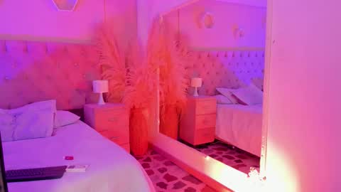 Snapshot of _agathaargent chatting on 12/14/25, 09:03 Agatha online show from 12/14/25, 09:03