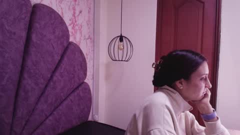 Snapshot of _alaia_collway_ chatting on 12/20/25, 11:50 Alaia online show from 12/20/25, 11:50