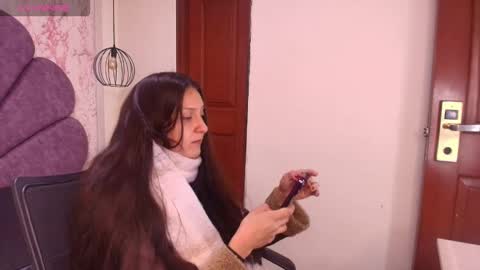 Snapshot of _alaia_collway_ chatting on 02/20/26, 11:43 Alaia online show from 02/20/26, 11:43