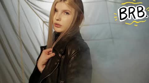 Snapshot of _aleksa chatting on 11/19/25, 06:41 Alexa online show from 11/19/25, 06:41