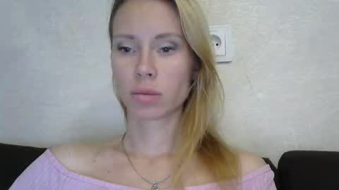 Snapshot of _alex1819 chatting on 10/14/25, 07:09 _alex1819 online show from 10/14/25, 07:09