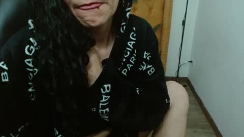 Snapshot of _alexandrajones chatting on 03/04/25, 08:24 Alexandra online show from 03/04/25, 08:24