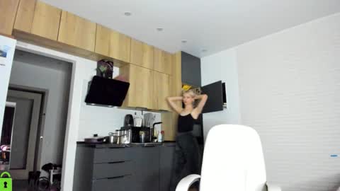 Gaylord online show from 11/17/25, 01:06