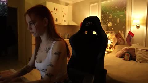 _alice_meyss_ online show from 12/14/25, 09:30