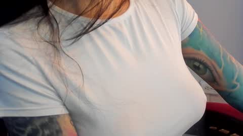 Snapshot of _aliice_1 chatting on 12/30/24, 10:01 Alice online show from 12/30/24, 10:01