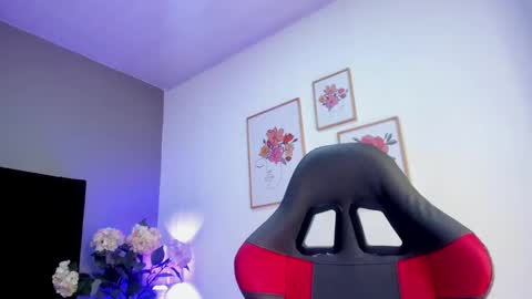 Snapshot of _aliice_1 chatting on 12/31/24, 01:04 Alice online show from 12/31/24, 01:04