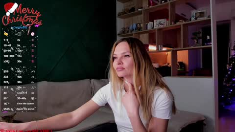 Snapshot of _alleyesonme chatting on 12/25/24, 03:38 Mia online show from 12/25/24, 03:38