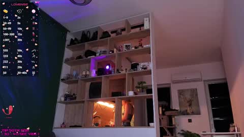 Snapshot of _alleyesonme chatting on 02/14/25, 04:09 Mia online show from 02/14/25, 04:09