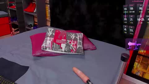 Snapshot of _allisson__ chatting on 11/08/25, 01:39 Alison online show from 11/08/25, 01:39